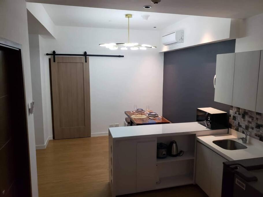 מנילה 2 Bedroom Executive Suite Under New Management מראה חיצוני תמונה