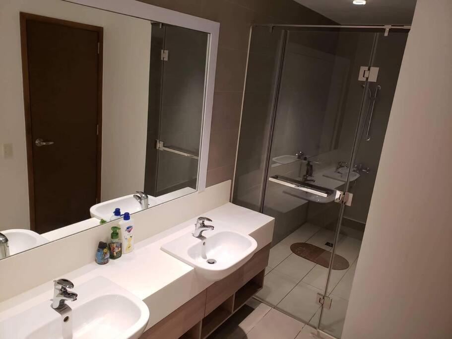 מנילה 2 Bedroom Executive Suite Under New Management מראה חיצוני תמונה